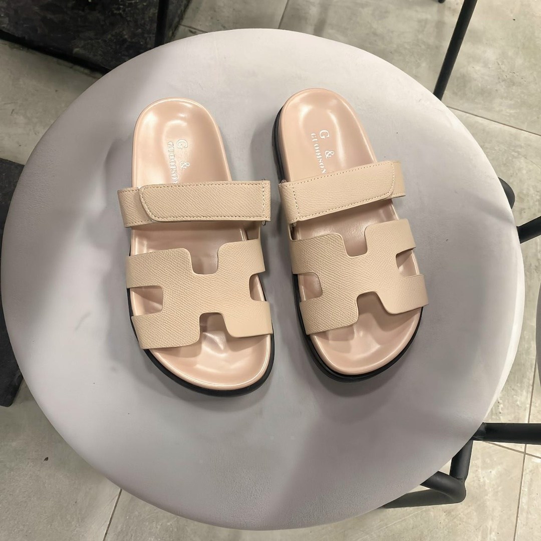 модные шлепанцы,сандалии с ремешками,женские сандалии,женские шлепанцы,сандалии с пряжкой