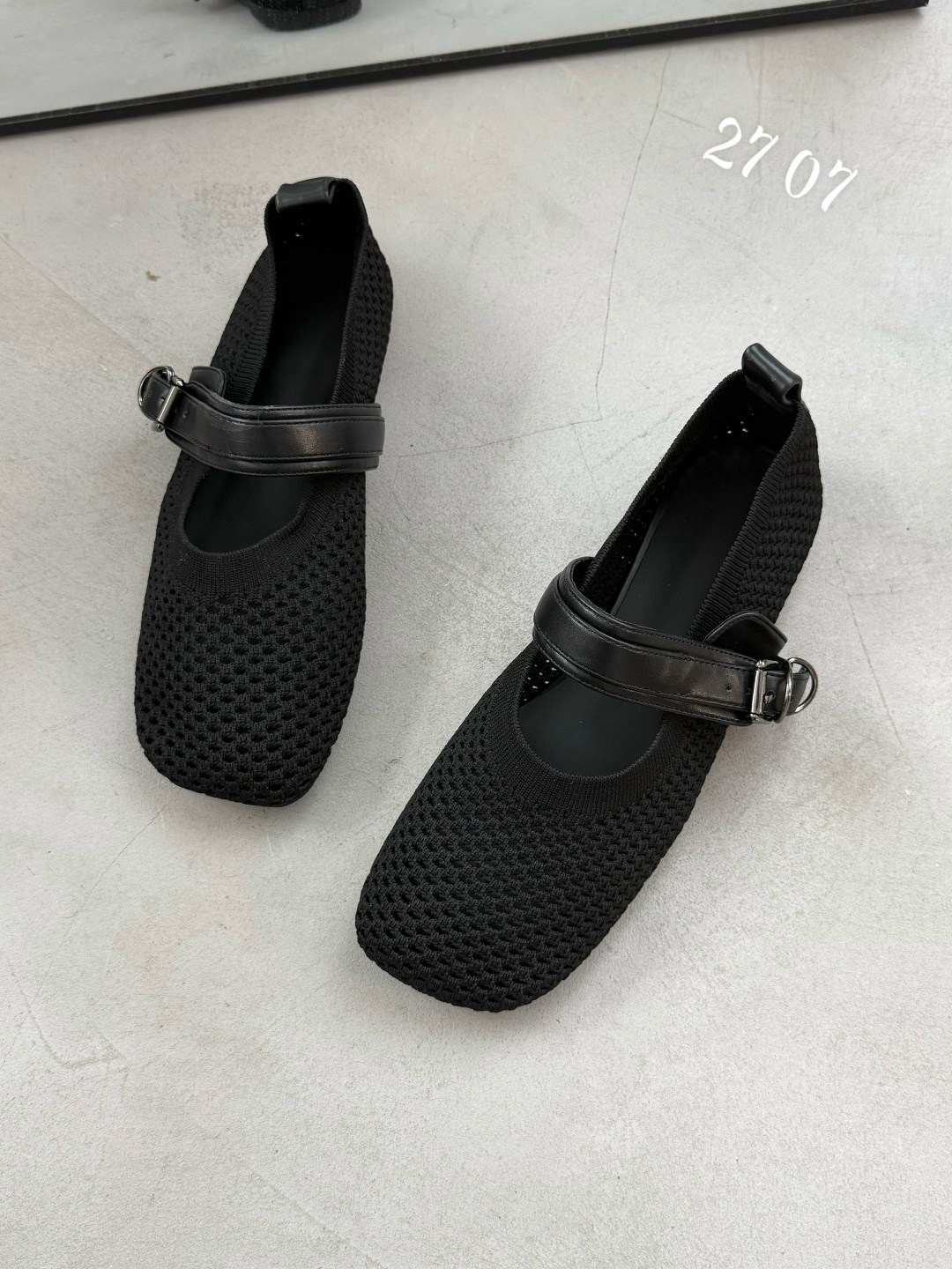 ,женские туфли на плоской подошве,туфли на плоской подошве,босоножки с перфорацией,туфли мэри джейн