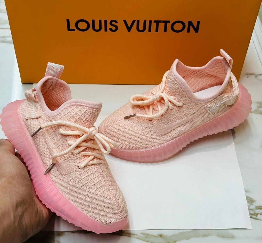 кроссовки,кроссовки adidas yeezy 350 boost v2 triple white,кроссовки изики,кроссовки изики женские,кроссовки женскиe