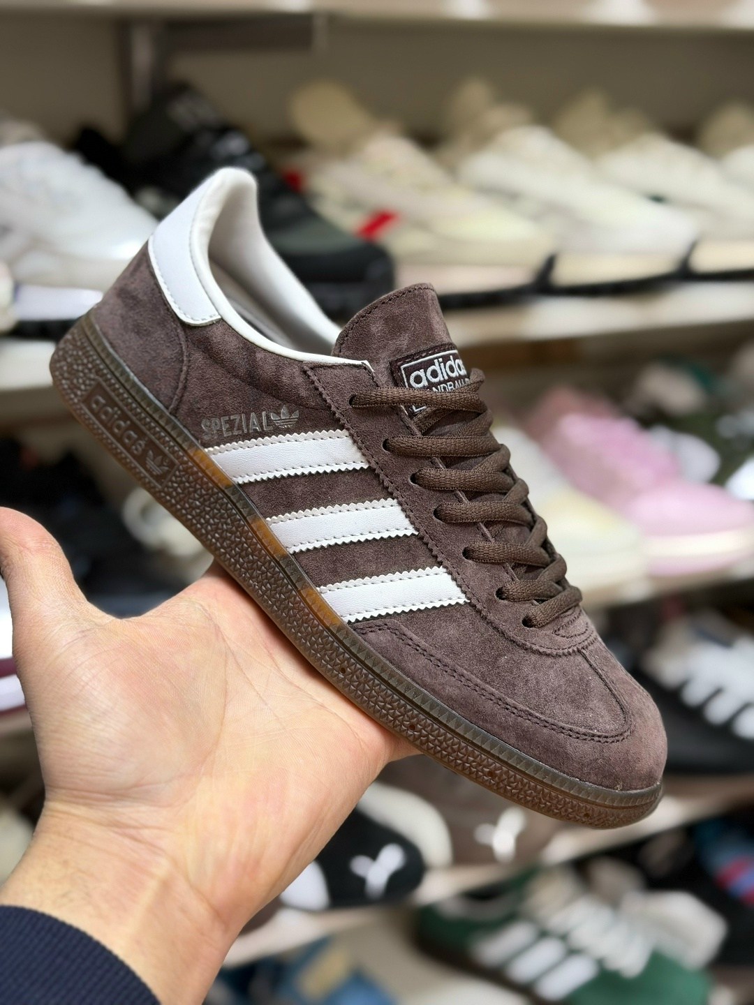 кроссовки adidas spezial,adidas handball spezial,adidas originals handball spezial,кроссовки adidas handball spezial,adidas кроссовки handball spezial w earth strata off white