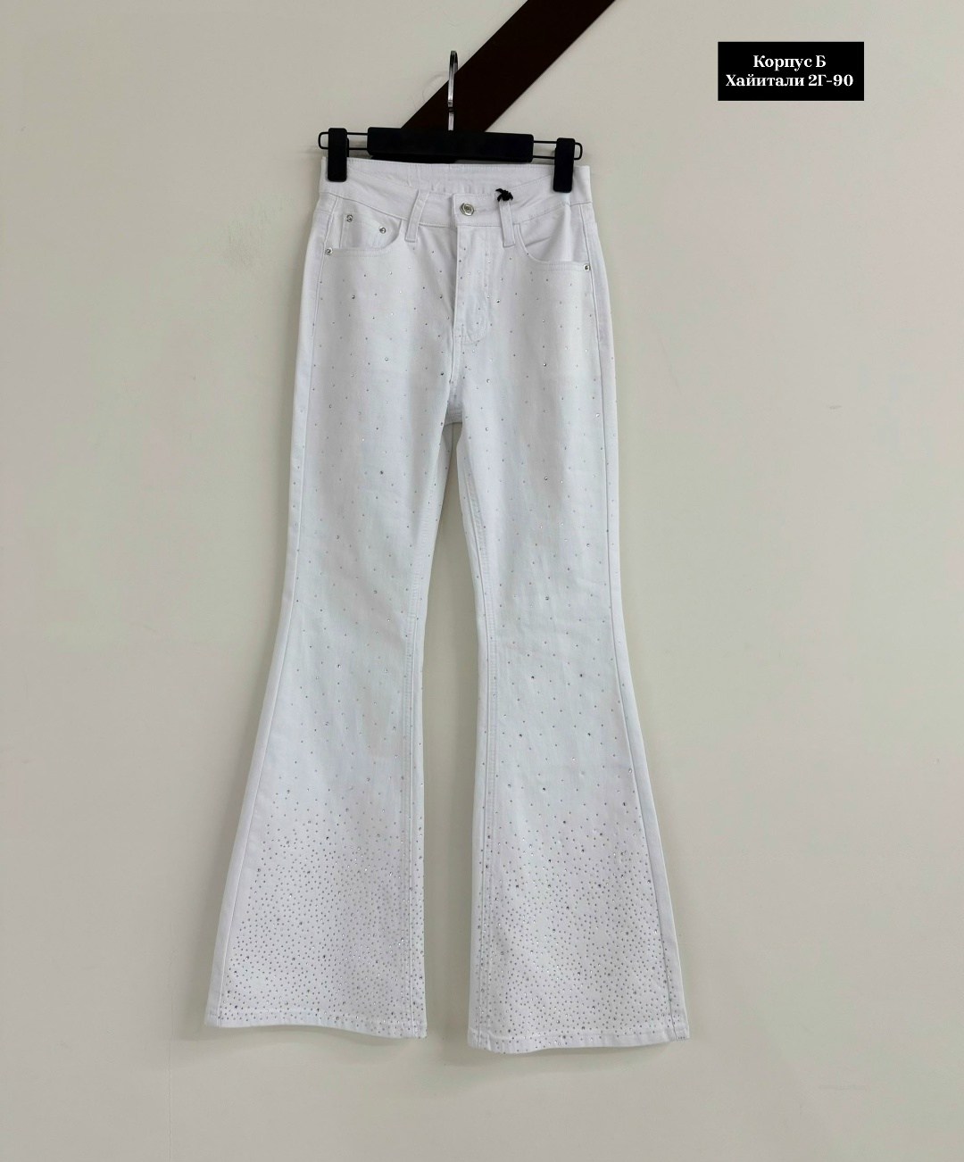 женские джинсы со стразами,джинсы в стразах,женские джинсы,джинсы женские zolla 22333710v06199d0 черные,джинсы для девочек клеш