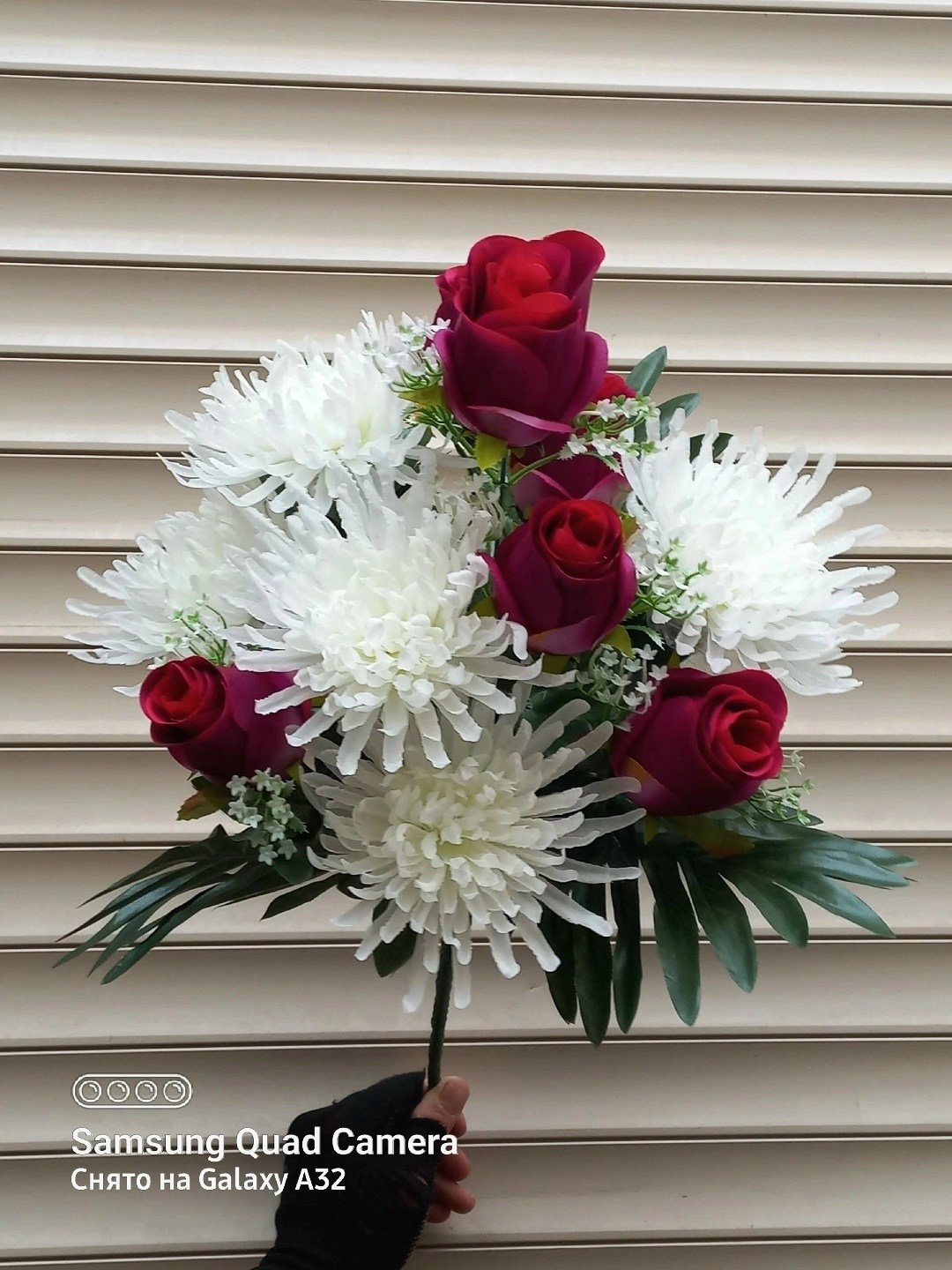 корзина ритуальная из искусственных цветов,цветами,цветочная композиция,букет композиция,желтые розы