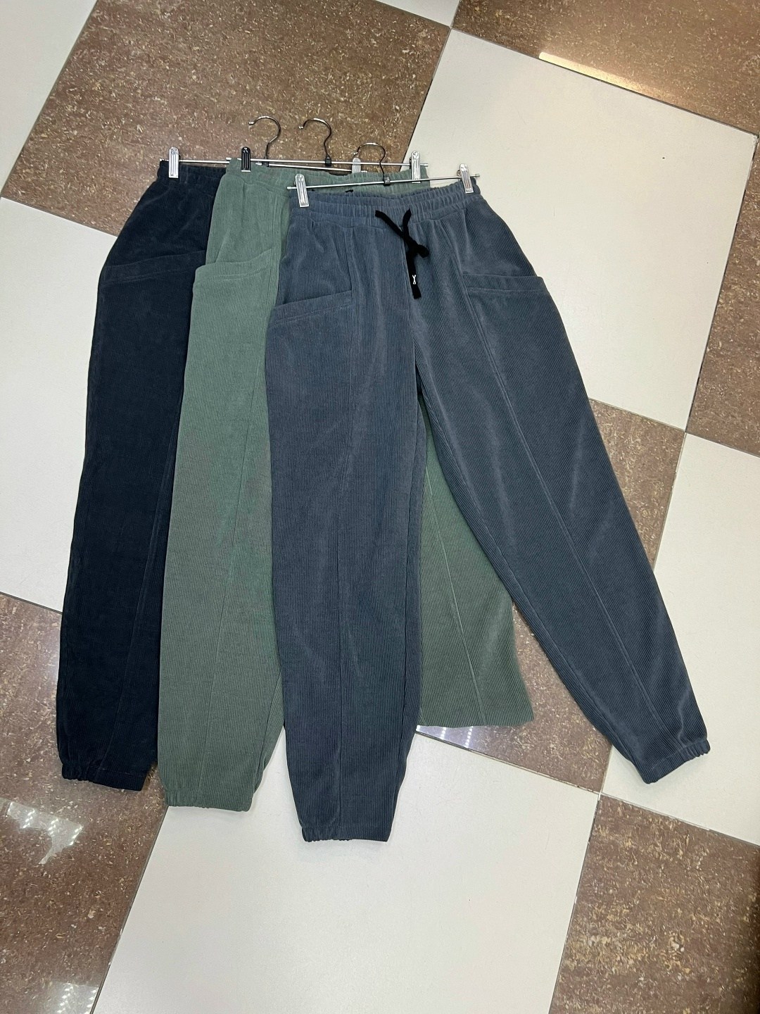 джоггеры вельветовые спортивные брюки,брюки джоггеры вельветовые,брюки джоггеры,штаны вельветовые,вельветовые брюки для девочки