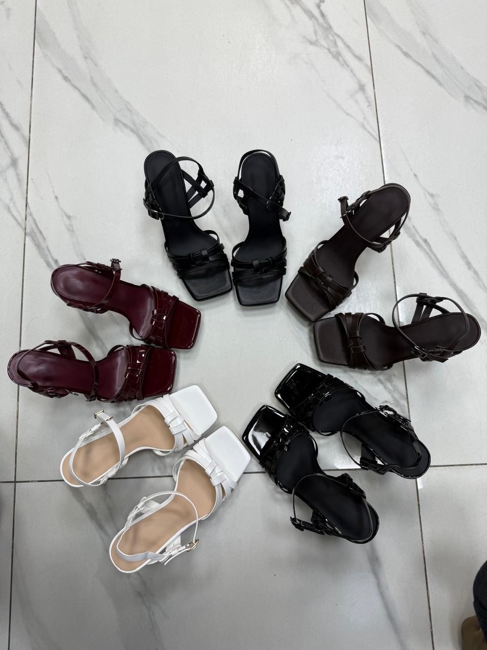 квадратные босоножки,босоножки с ремешками,женские босоножки,босоножки модные,каблуки босоножки