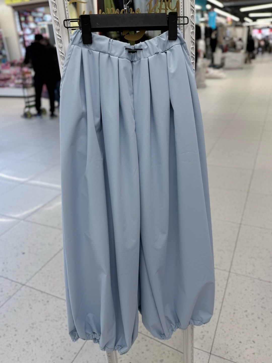 брюки модные,широкие брюки,бежевые брюки,широкие женские брюки,брюки джоггеры