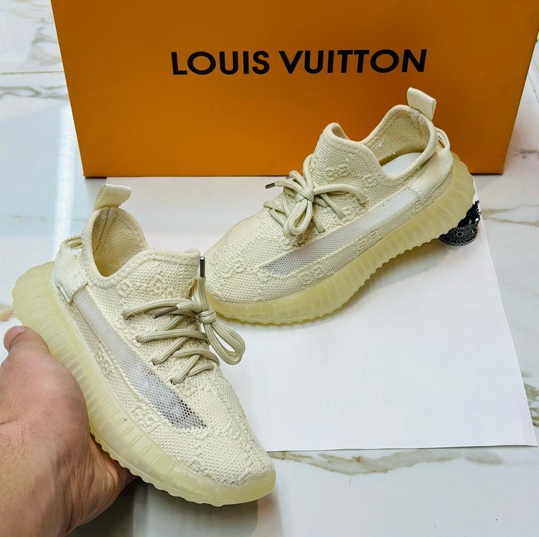 кроссовки,кроссовки adidas yeezy 350 boost v2 triple white,кроссовки изики,кроссовки изики женские,кроссовки женскиe