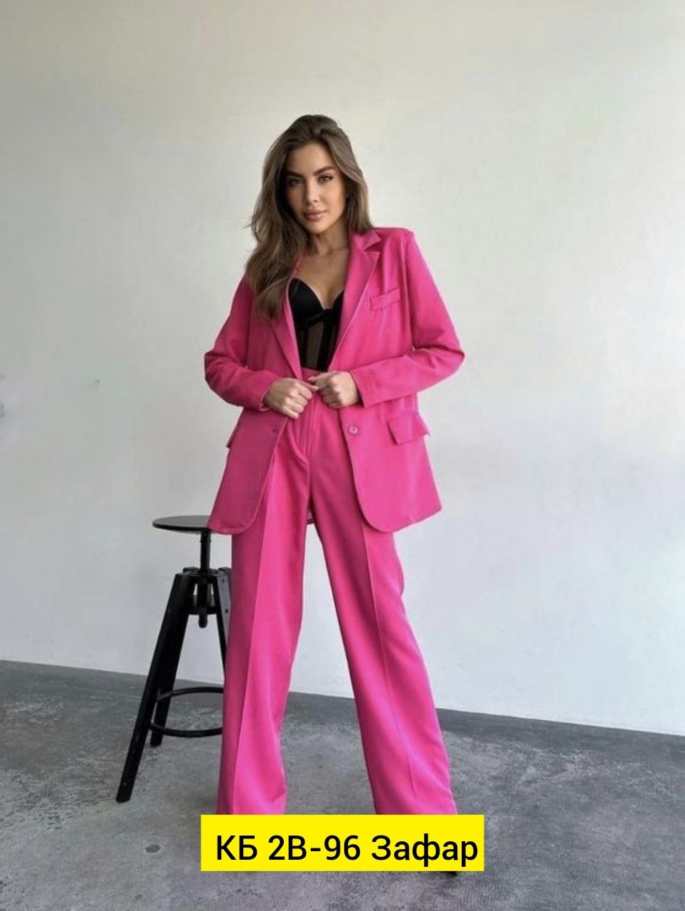женский брючный костюм двойка,костюм женский брючный,красный брючный костюм,брючный костюм,брючный костюм двойка с жакетом