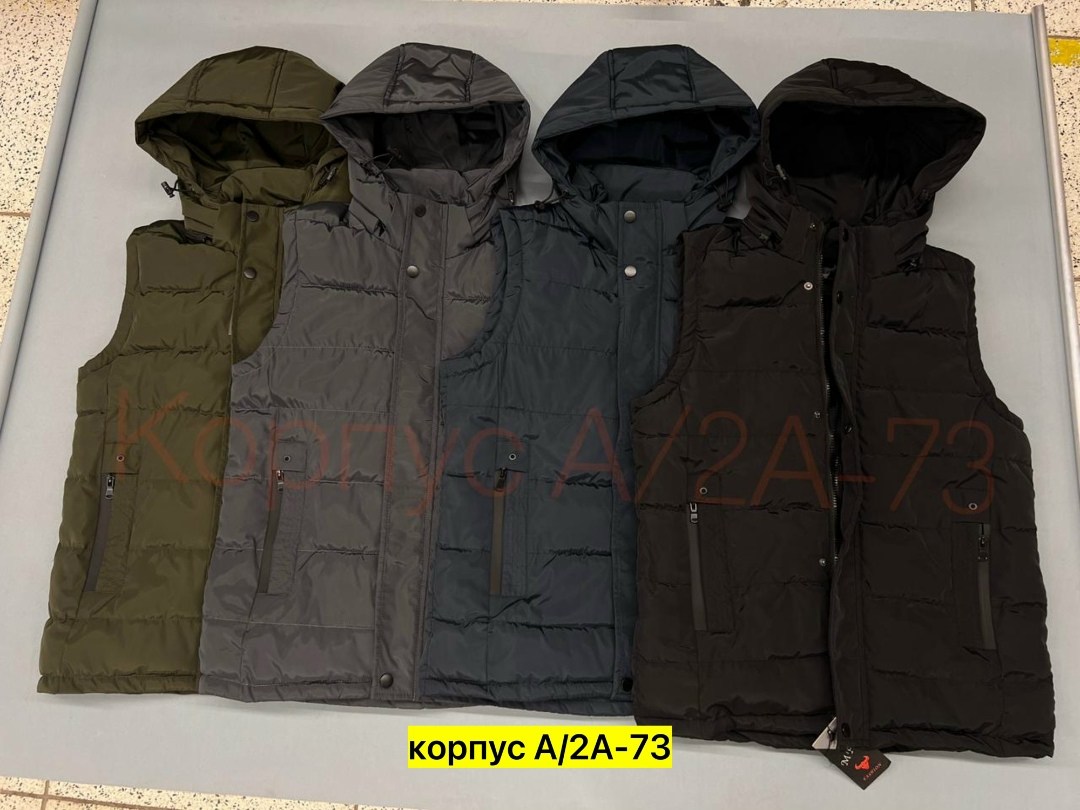 жилет утепленный adidas,жилет утепленный adidas adidas,жилет мужской adidas ess down vest,жилетка мужская adidas originals,жилет adidas