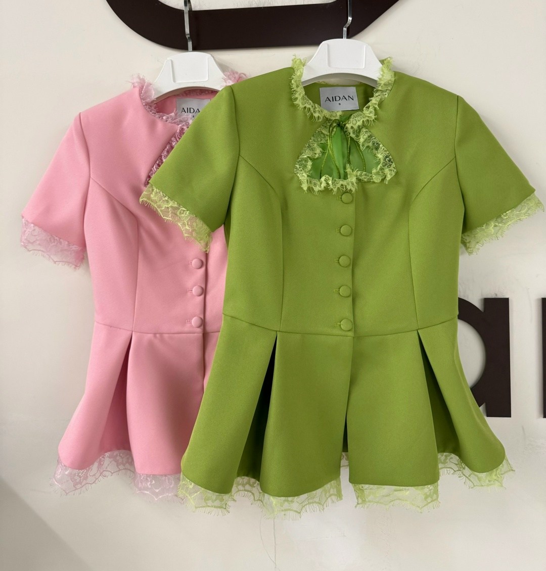элегантные костюмы,приталенный жакет,жакет для девочек,женский костюм,костюм с юбкой