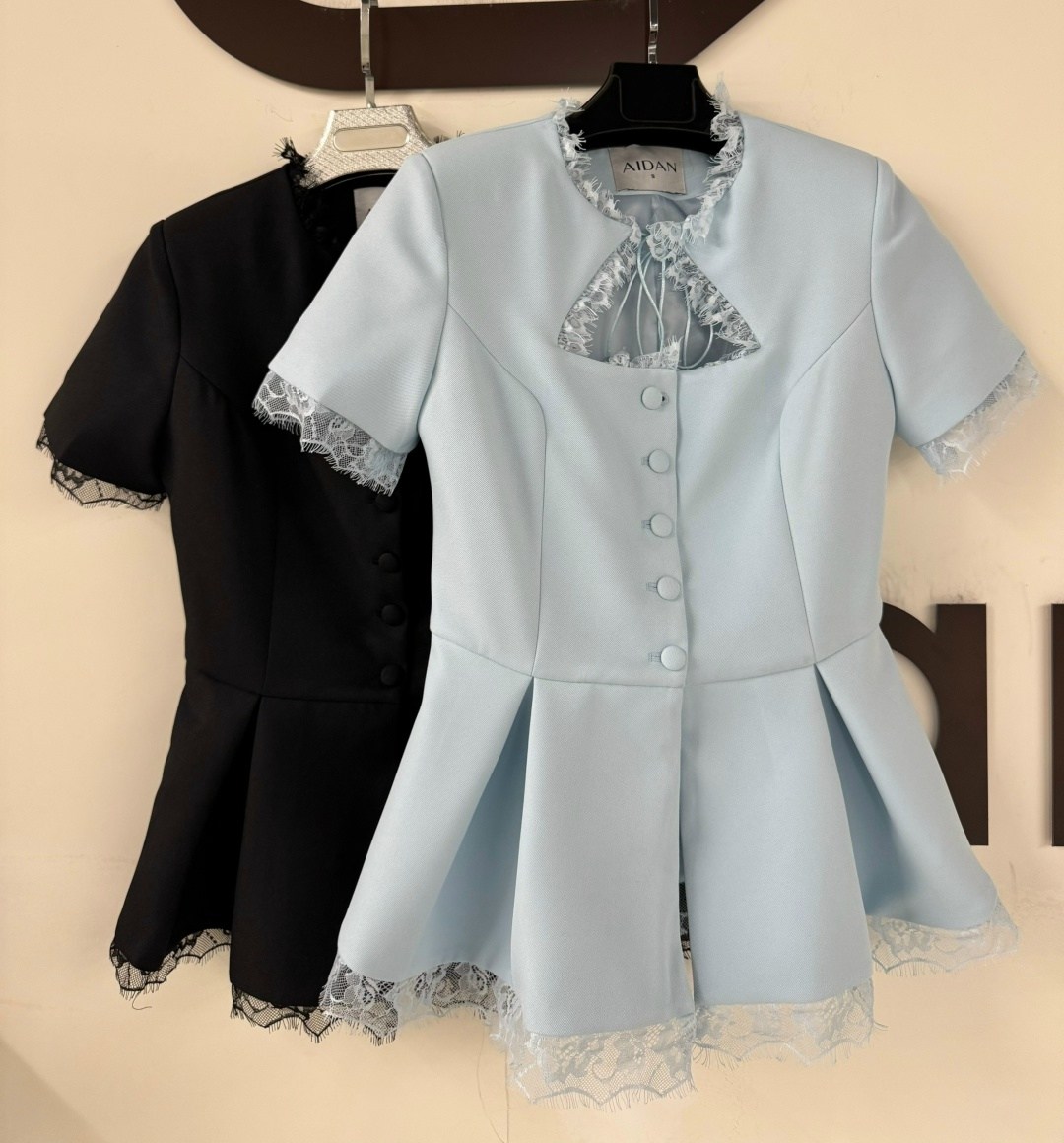 элегантные костюмы,приталенный жакет,жакет для девочек,женский костюм,костюм с юбкой