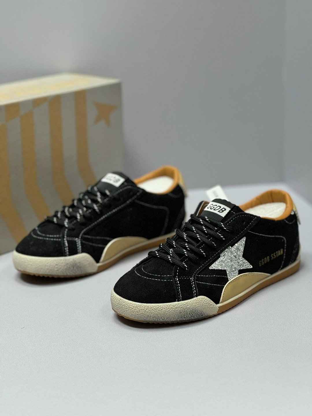 замшевые кроссовки ball star golden goose черный,кеды super-star с блестками golden goose черный,кеды hi star с блестками golden goose черный,кроссовки golden goose super-star черный,кроссовки golden
