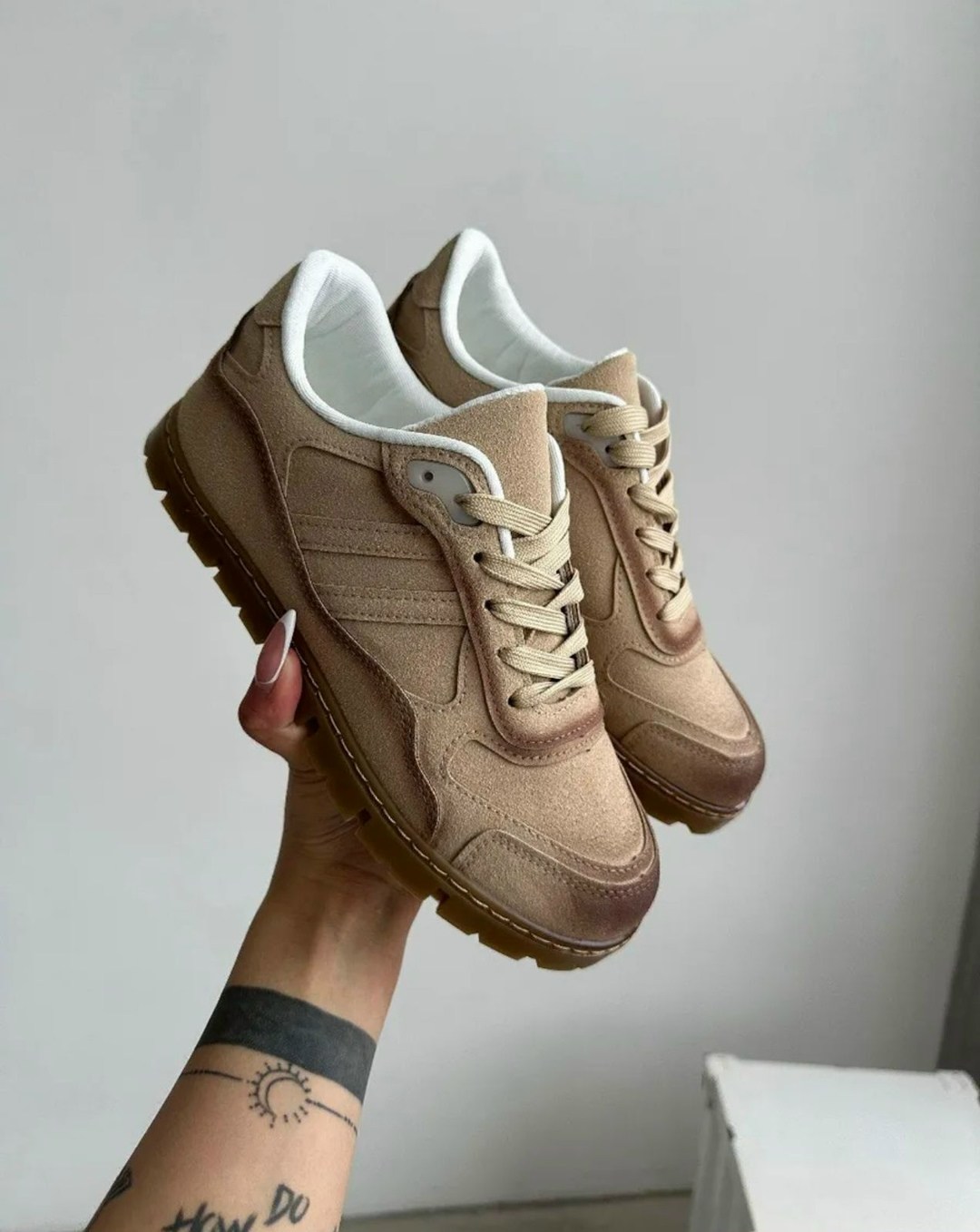 ,оранжевые кроссовки,женские кроссовки,кросовки женские,спортивные кроссовки