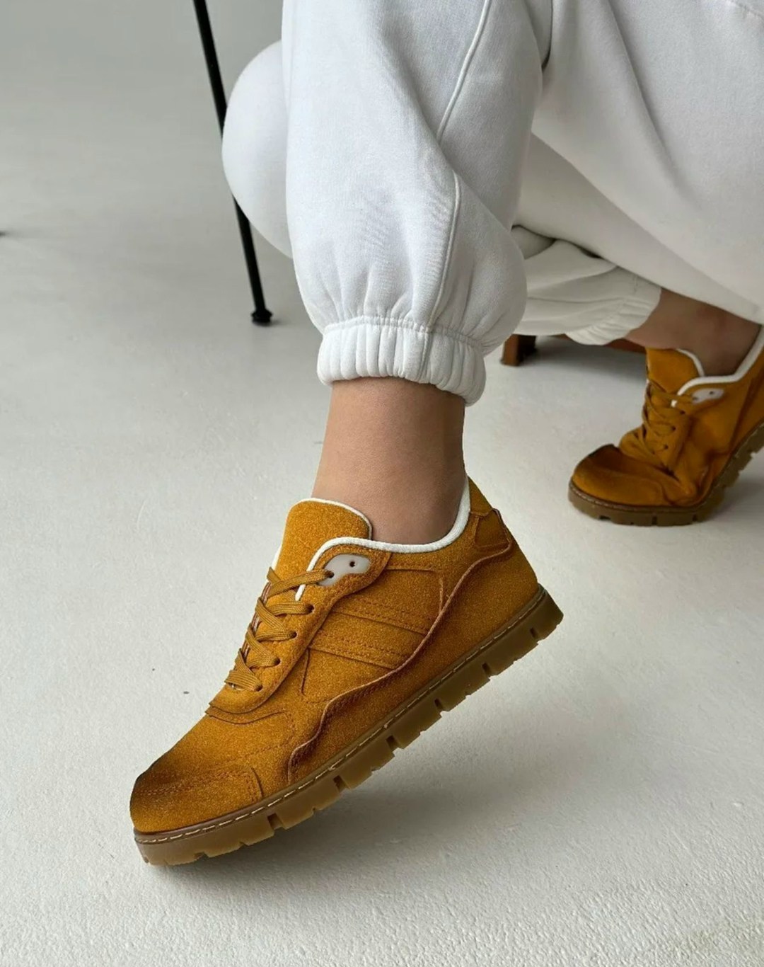 ,оранжевые кроссовки,женские кроссовки,кросовки женские,спортивные кроссовки