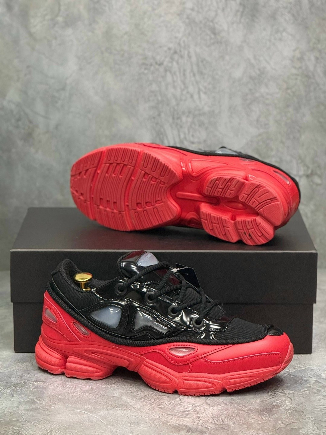 adidas ozweego 3 raf simons black scarlet,adidas by raf simons ozweego 3 красные с черным,raf simons adidas ozweego 3,raf simons x adidas ozweego iii black red,adidas raf simons ozweego 3 black red