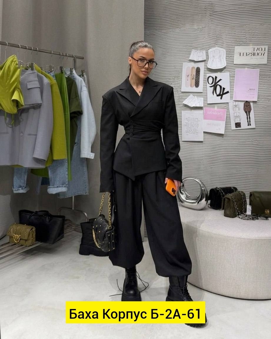 брючный костюм женский,женский костюм,белый костюм,белый брючный костюм,брючный костюм с поясом