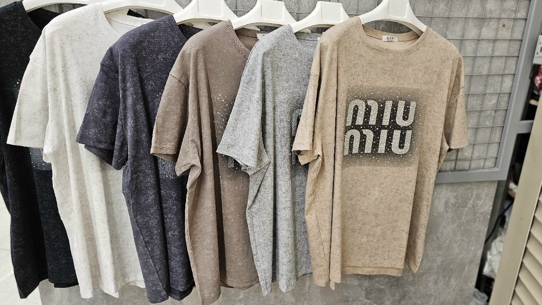 хлопковая футболка оверсайз с эффектом варенки miu,женская футболка,одежда футболка,футболка хлопок,летние футболки