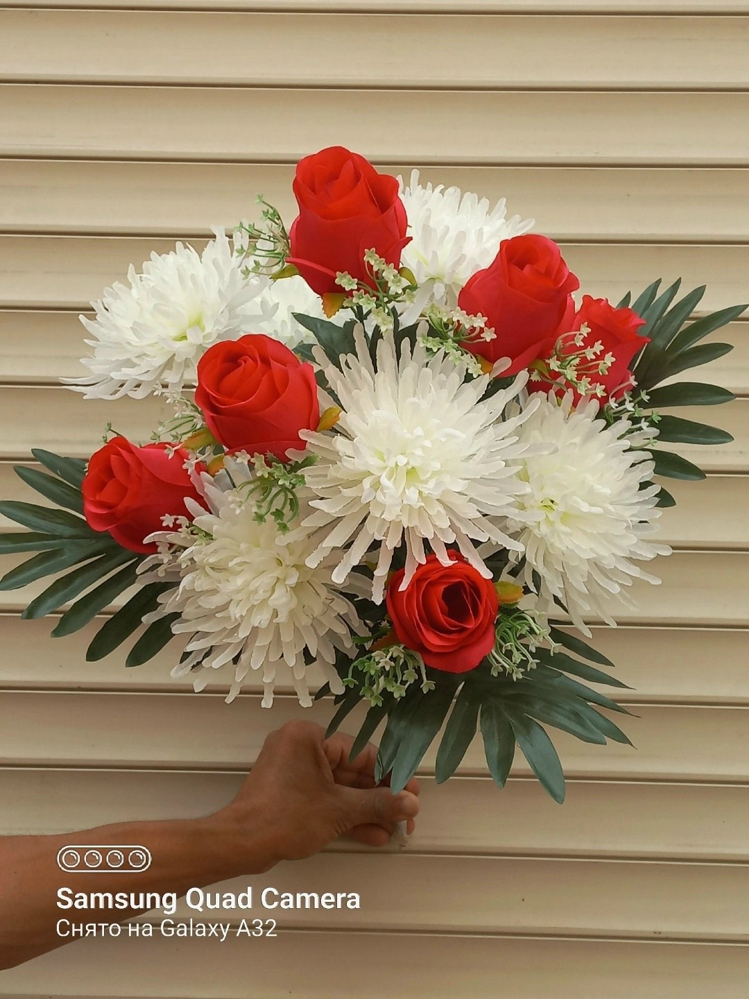 корзина ритуальная из искусственных цветов,цветами,цветочная композиция,букет композиция,желтые розы