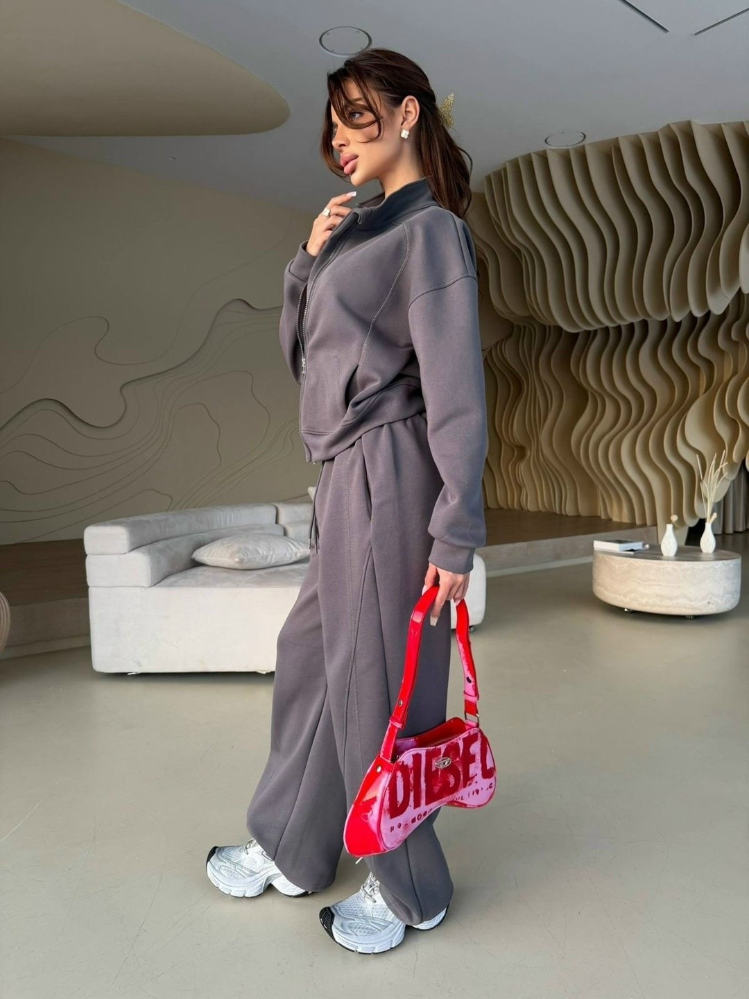 костюм спортивный женский,стильный костюм,костюм спортивный,женский красный костюм miu miu