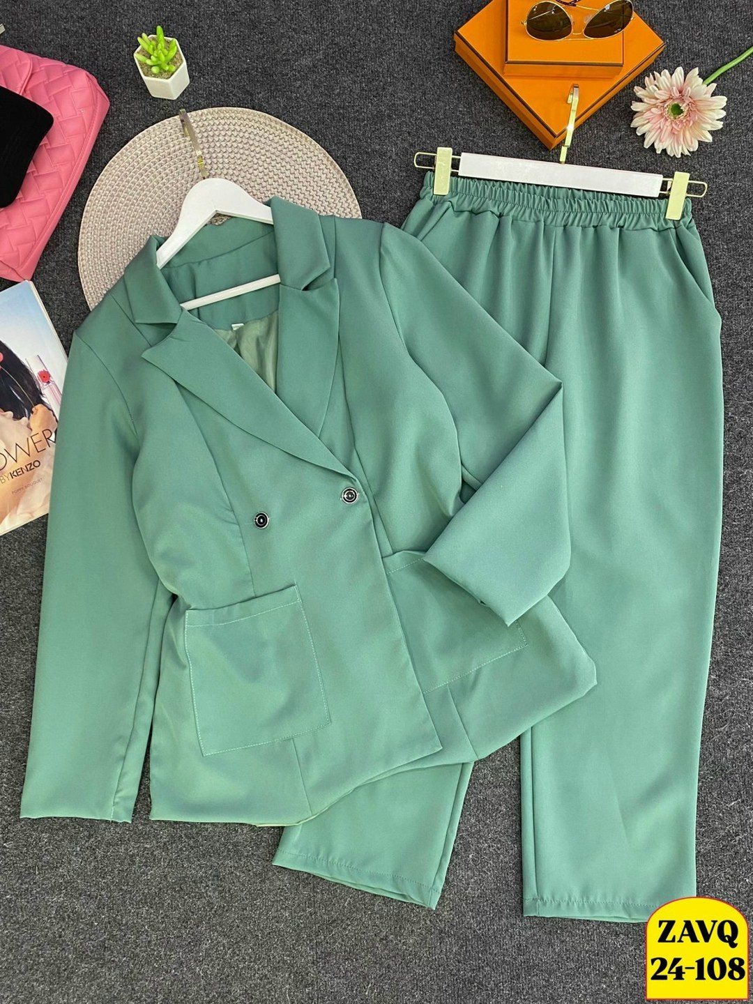 брючные костюмы для женщин стильные,костюм женский деловой брючный офисный комплект с,брючный костюм женский большие размеры,женские костюмы брючные,брючный костюм белэльстиль 785+596 мята бирюзовый р