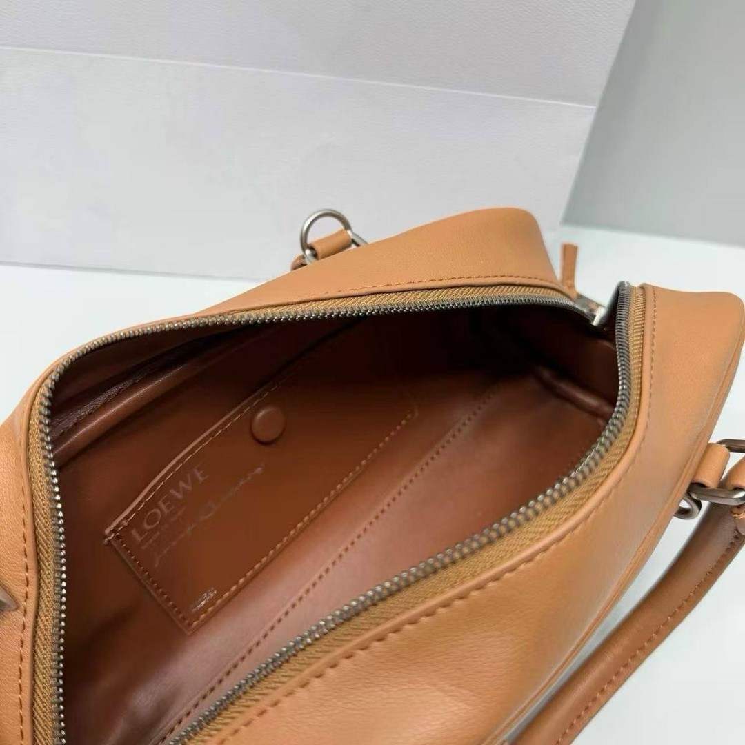 loewe сумка,сумка женская loewe кожаная с ручками,женская сумка,сумка loewe классическая,модная сумка