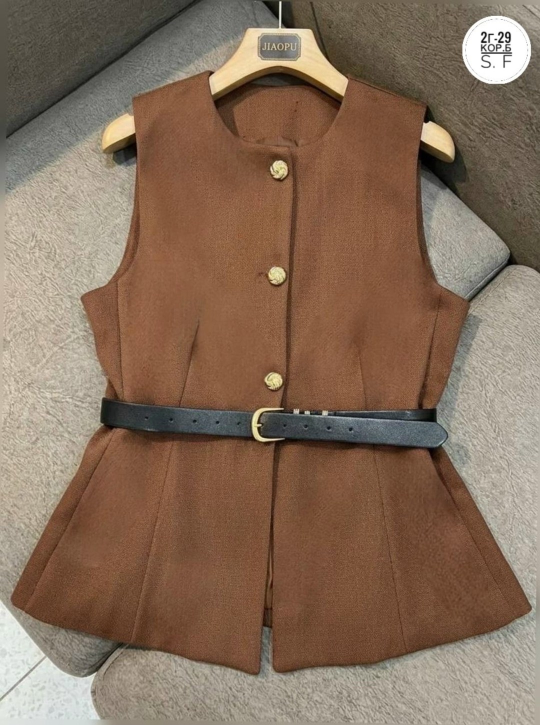 женские жилеты,женская жилетка,жилет из костюмной ткани,стильный жилет,приталенный жилет