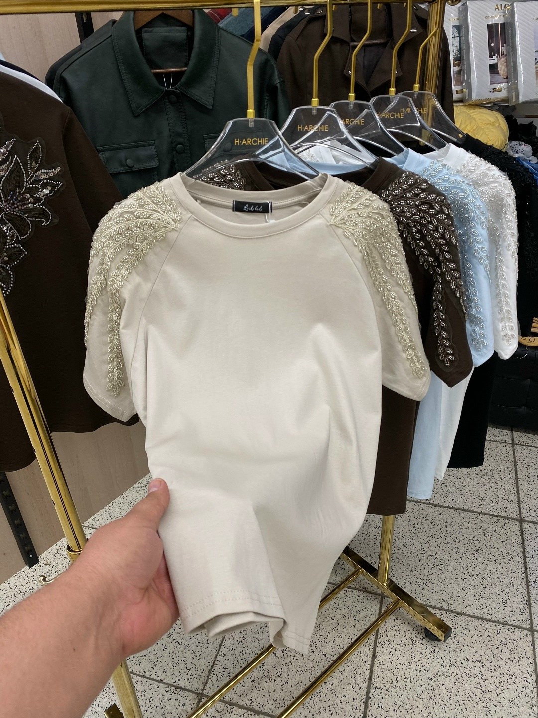 футболка со стразами,футболки с погонами,женская футболка со стразами,женская футболка,футболки модные