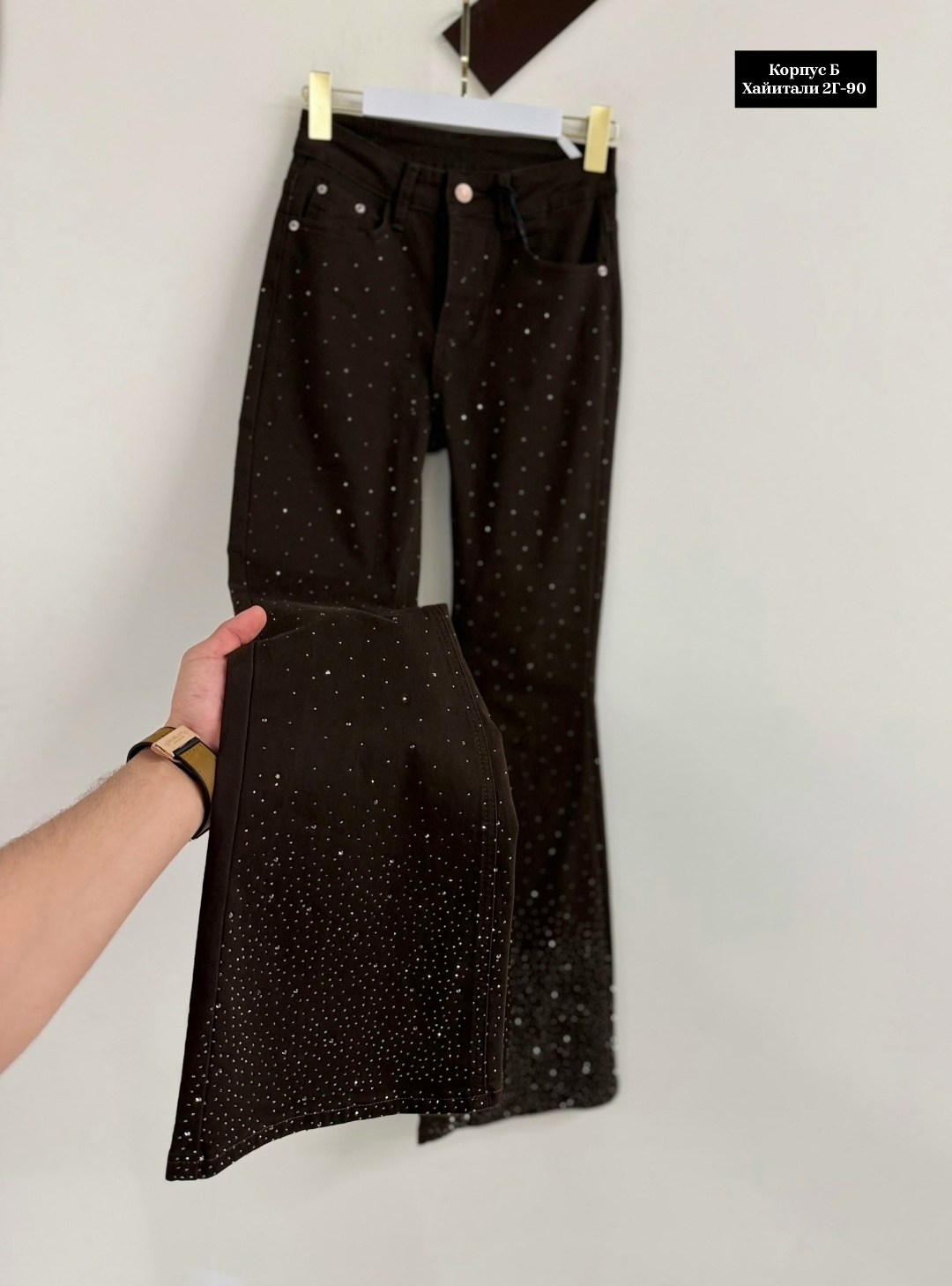 женские джинсы со стразами,джинсы в стразах,женские джинсы,джинсы женские zolla 22333710v06199d0 черные,джинсы для девочек клеш