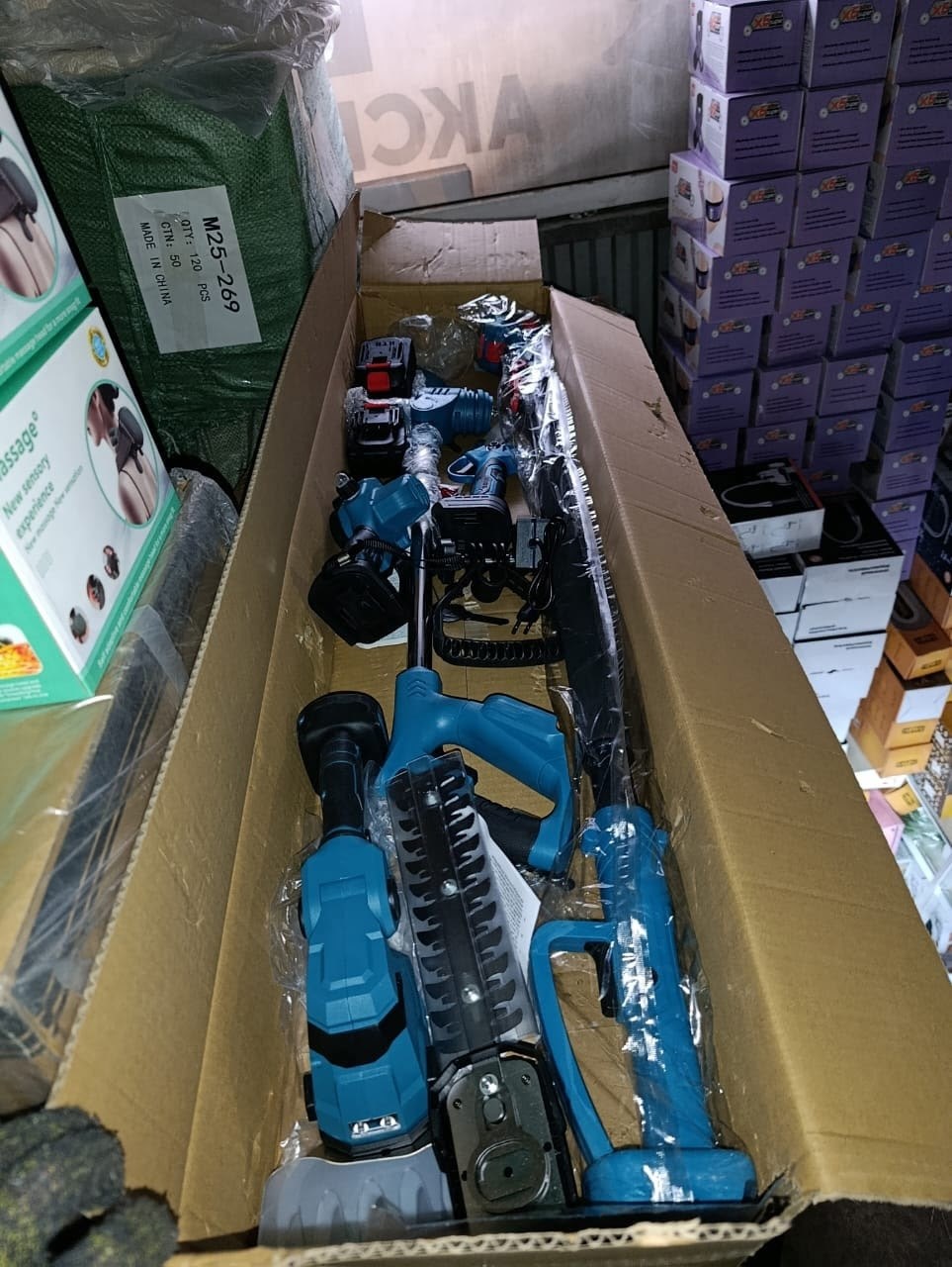 набор 3 в 1 аккумуляторный секатор с телескопической штангой и пилой (2 акб),универсальный аккумуляторный набор 3 в 1,аккумуляторный набор 3в1 цепная пила секатор телескопическая штанга 2 аккумулятора