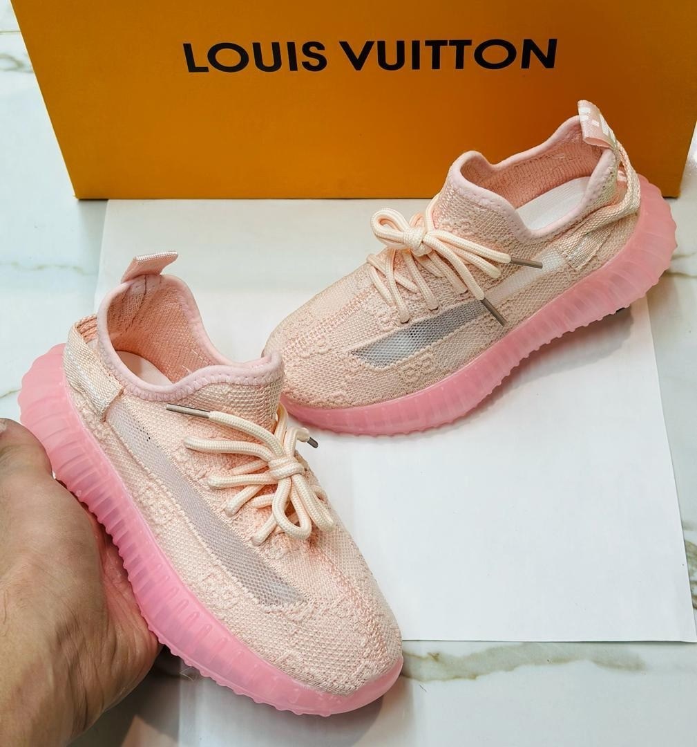 кроссовки,кроссовки adidas yeezy 350 boost v2 triple white,кроссовки изики,кроссовки изики женские,кроссовки женскиe