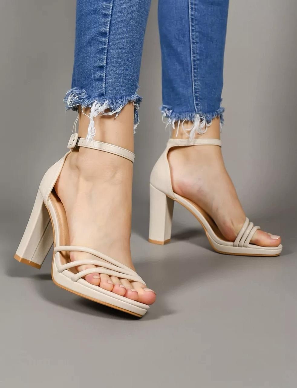 бежевые босоножки,классические босоножки на каблуке,босоножки на каблуках,босоножки на каблуке с ремешками,босоножки на каблуке бежевые