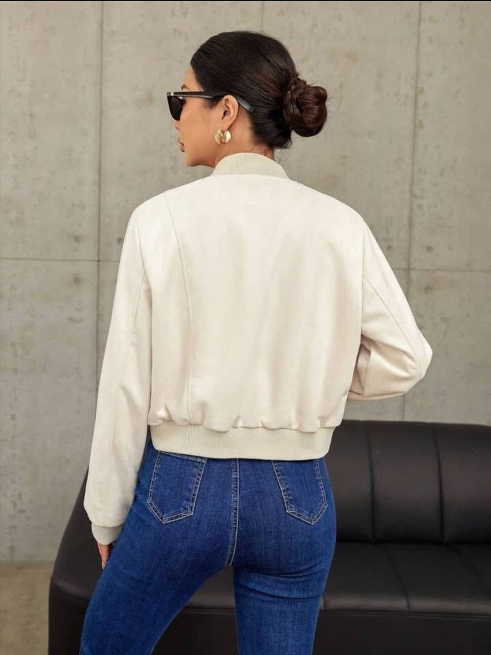 стильный бомбер,куртка бомбер,куртка женская бежевая,куртка женская молочная,куртка стильная