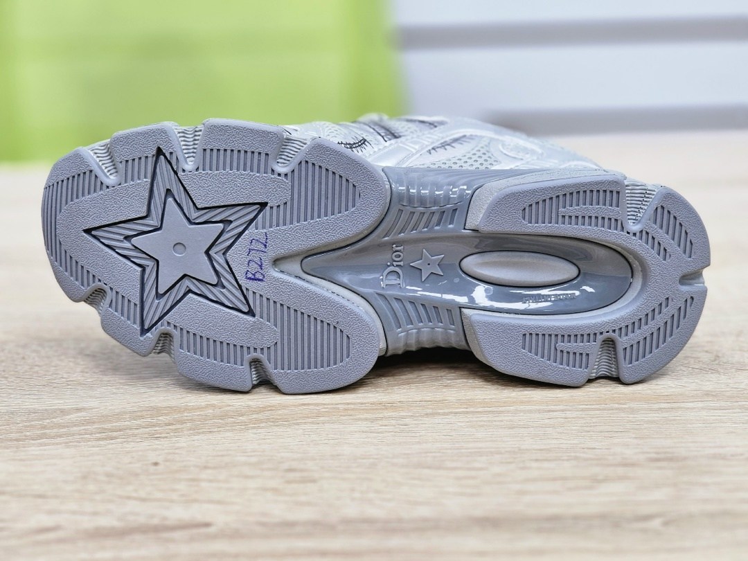 кроссовки dior chrono цвет серый,dior кроссовки,кроссовки,женские кроссовки,массивные кроссовки