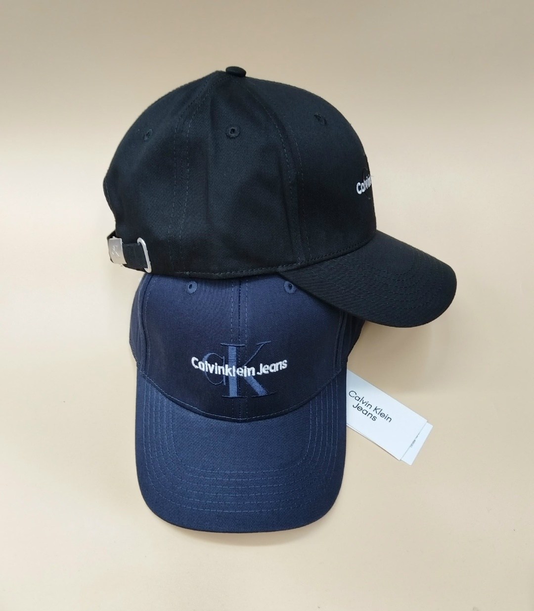 бейсболка calvin klein бейсболка,кепка кельвин кляйн белая,бейсболка calvin klein,кепка кельвин кляйн,стильные брендовые кепки