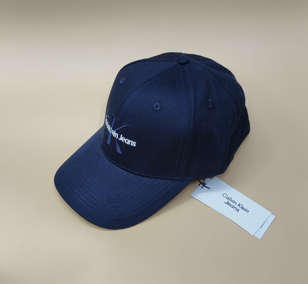бейсболка calvin klein бейсболка,кепка кельвин кляйн белая,бейсболка calvin klein,кепка кельвин кляйн,стильные брендовые кепки