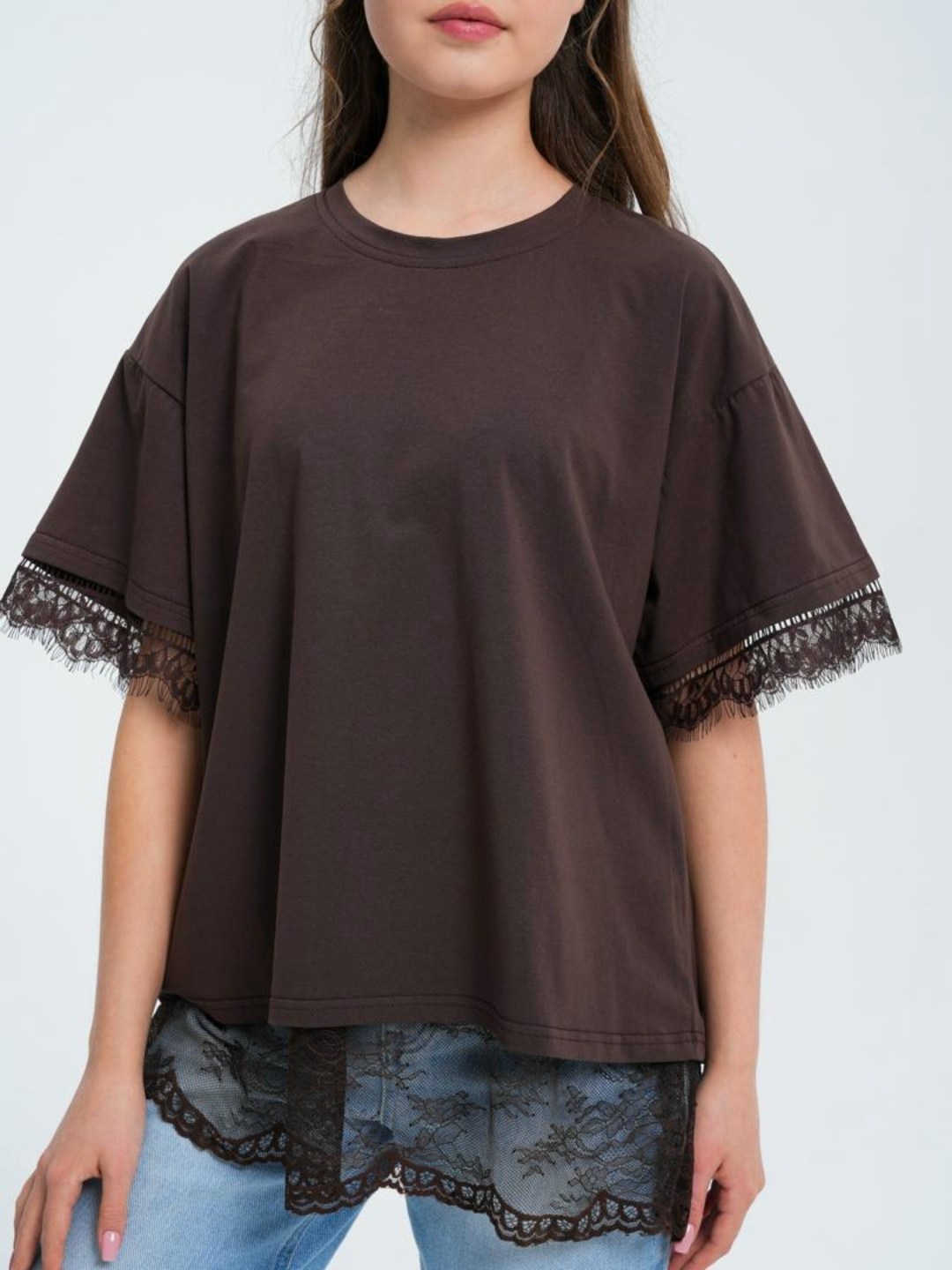 футболка с кружевами,кружевная футболка,футболка с кружевной отделкой,черная футболка с кружевом,удлинённая футболка из хлопка с кружевом по низу ld 3083