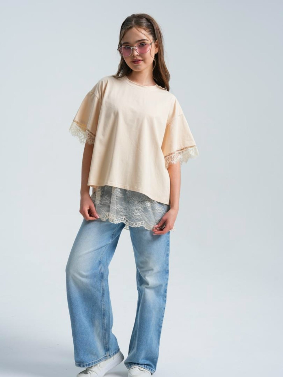 футболка с кружевами,кружевная футболка,футболка с кружевной отделкой,черная футболка с кружевом,удлинённая футболка из хлопка с кружевом по низу ld 3083