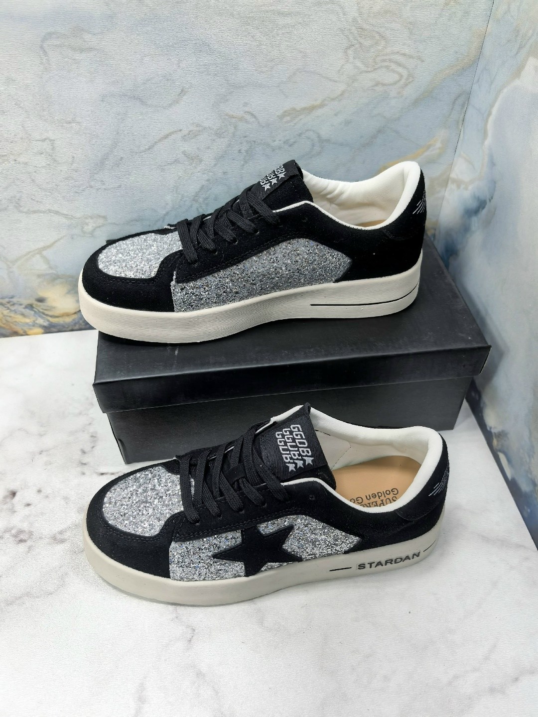 ,кроссовки golden goose с пайетками на платформе,golden goose кеды hi star с блестками белый, женская,кеды super-star с блестками golden goose черный