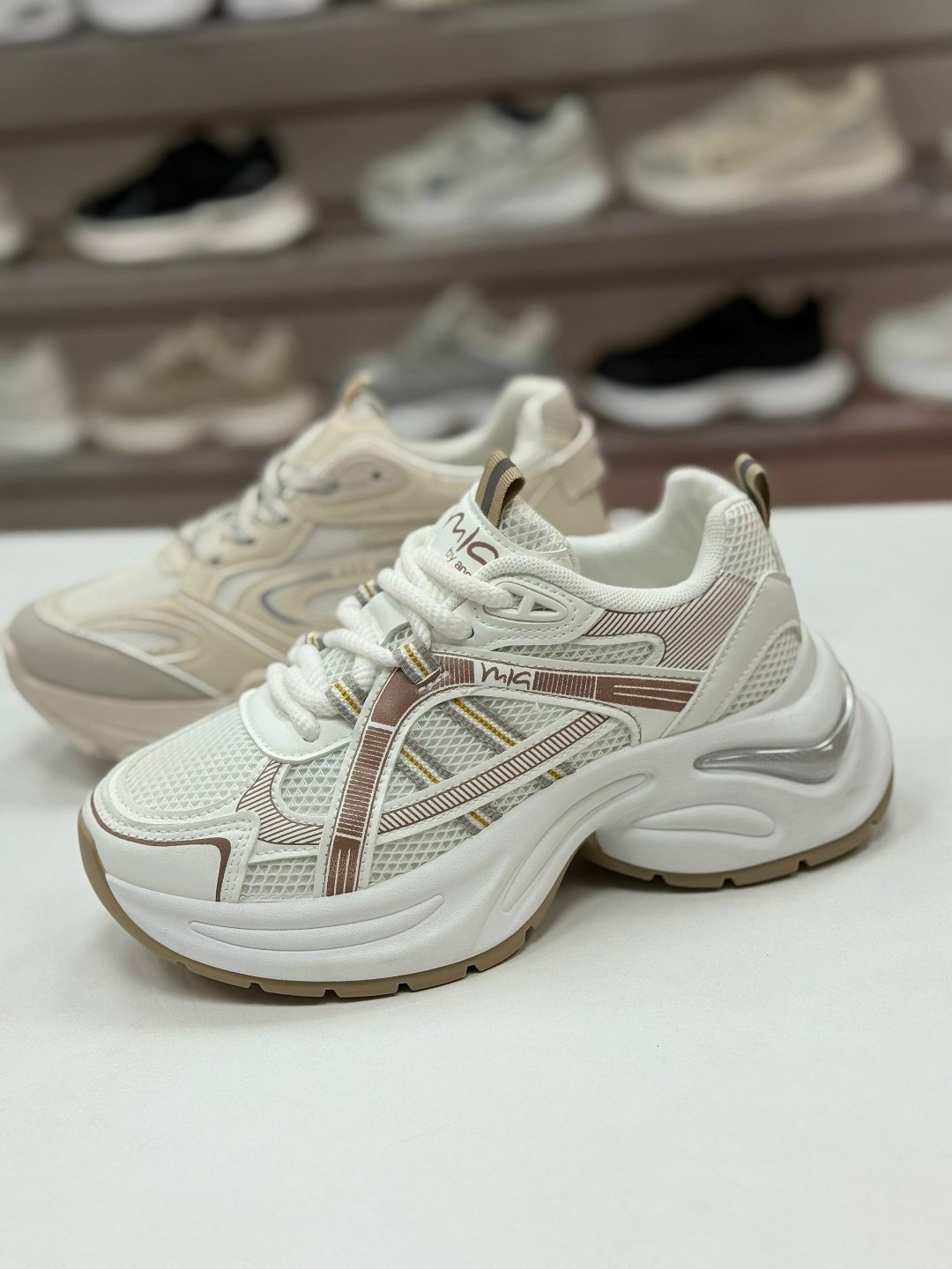 женские кроссовки,массивные кроссовки женские,кроссовки для женщин,массивные кроссовки,модные кроссовки