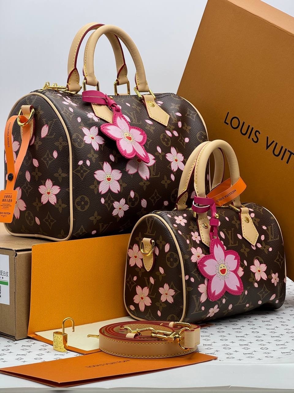 сумка louis vuitton,louis vuitton женская сумка,дорожная сумка louis vuitton,сумка louis vuitton 25-20см реплика,сумка louis vuitton takashi murakami