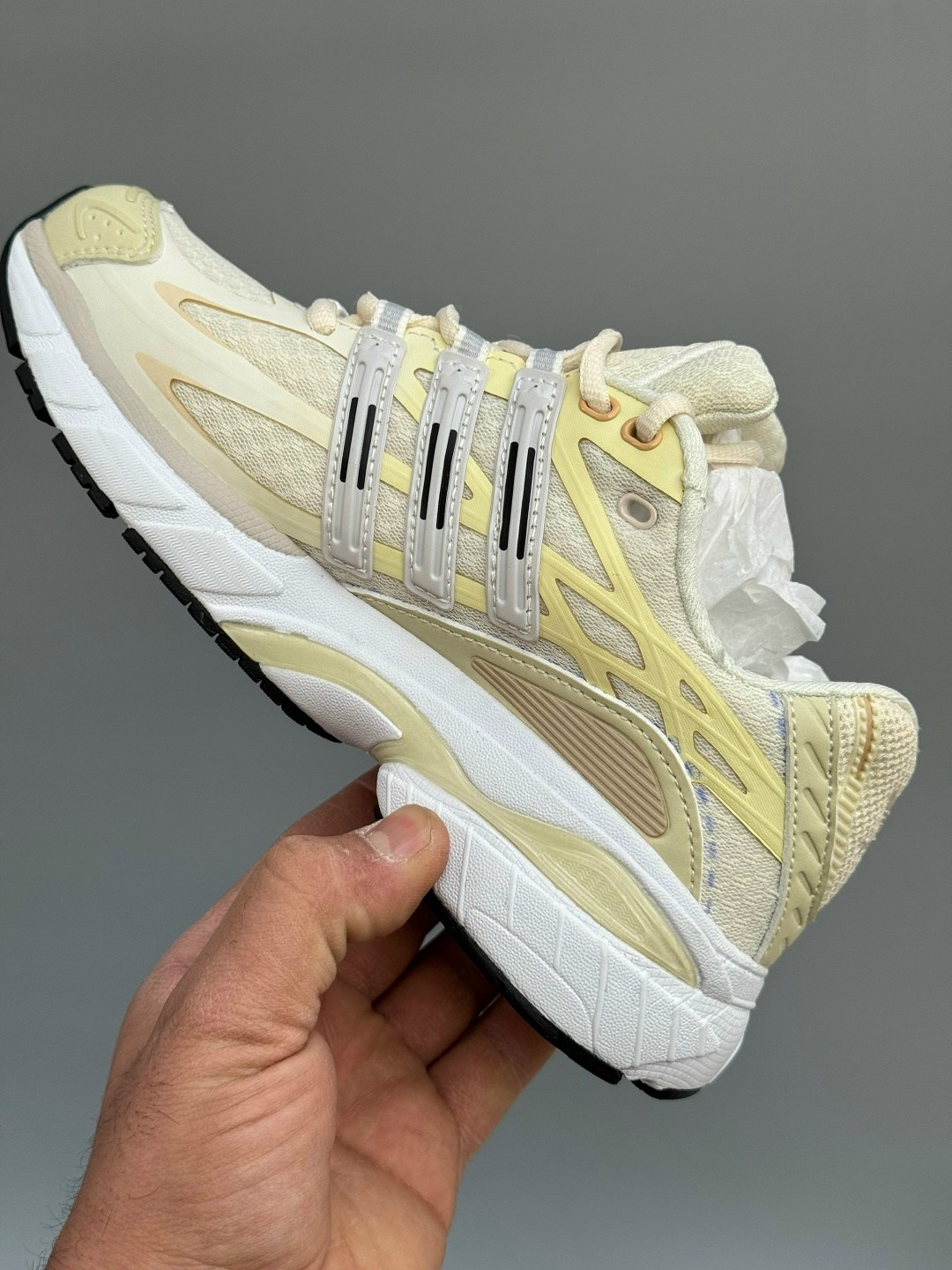 кроссовки adidas,женские кроссовки adidas,кроссовки adidas response cl,кроссовки adidas original,кроссовки adidas response cl crystal white