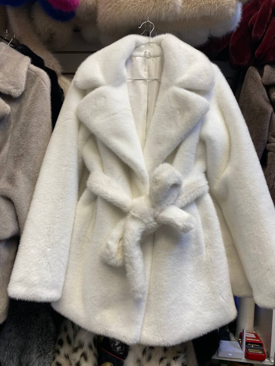 белая шуба,белая короткая шуба,шубка,белая норковая шуба,шуба искусственная
