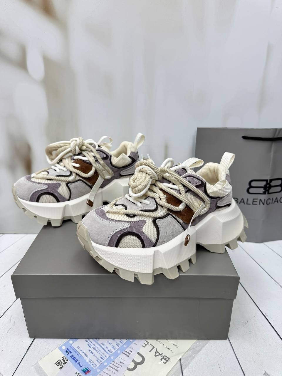 ,balenciaga кроссовки женские,женские кроссовки, женская,массивные кроссовки