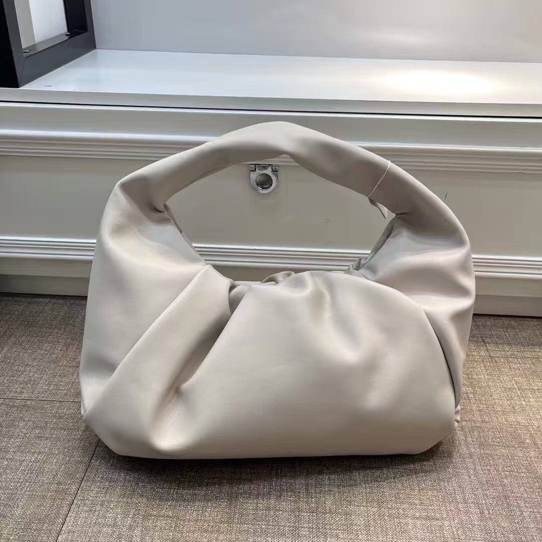 женская сумка bottega veneta,сумка пельмень боттега венета,bottega veneta сумка shoulder pouch,сумка bottega veneta,боттега венета сумка пельмешка