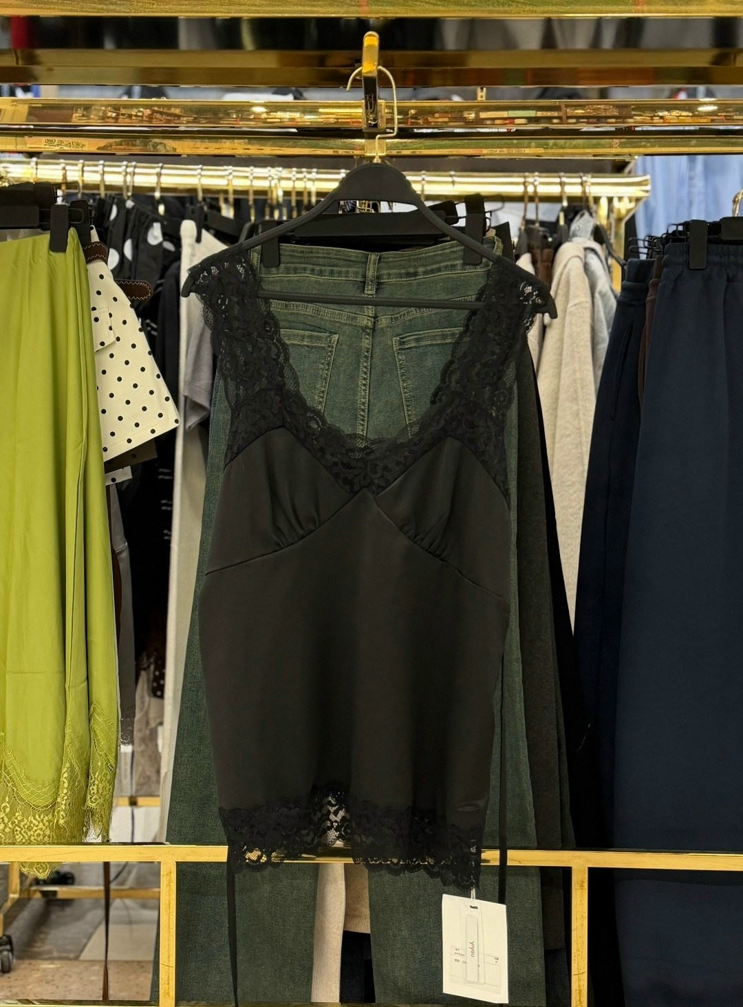 шелковый топ с кружевом,топ с кружевом,майка с кружевами,шелковый топ,женский топ с кружевом бежевый цвет