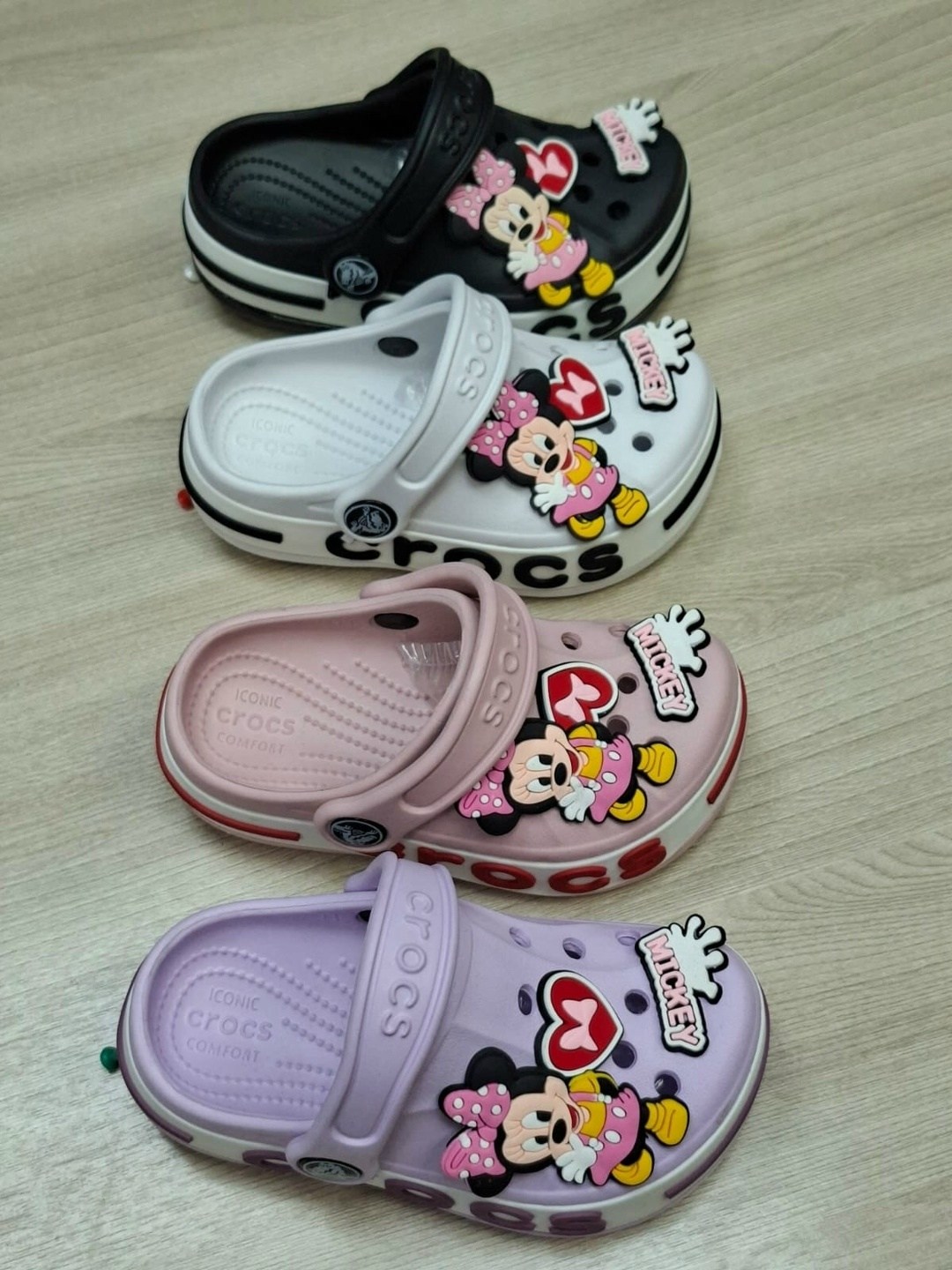 crocs jibbitz микки маус,кроксы с микки маусом,джибитсы крокс,crocs crocs,сабо crocs