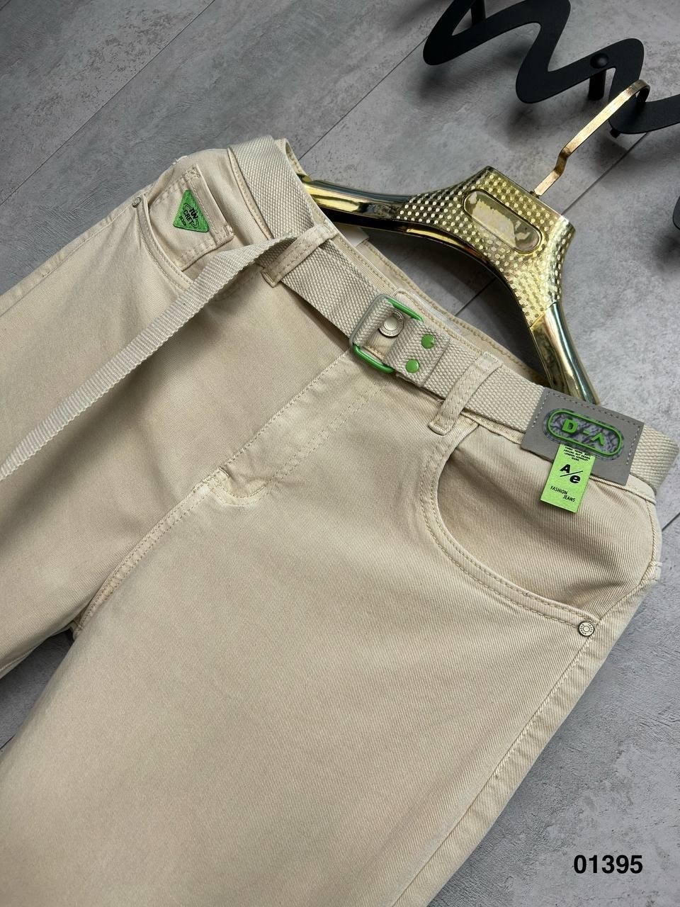 джинсы бананы женские,бежевые брюки бананы женские,бежевые джинсы бананы женские,женские джинсы,бежевые джинсы женские