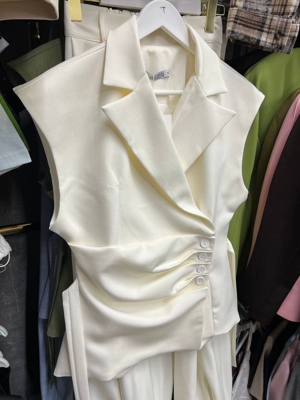 модные костюмы,стильные костюмы,костюм брючный с жилетом,брючный костюм с жилеткой,костюм с жилетом и брюками