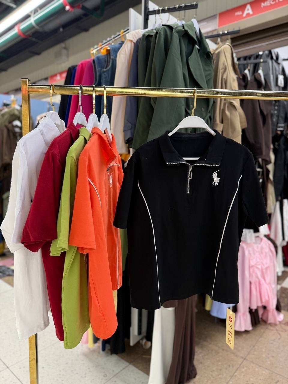 ,стильная футболка,футболка-поло на замке,поло футболка женская