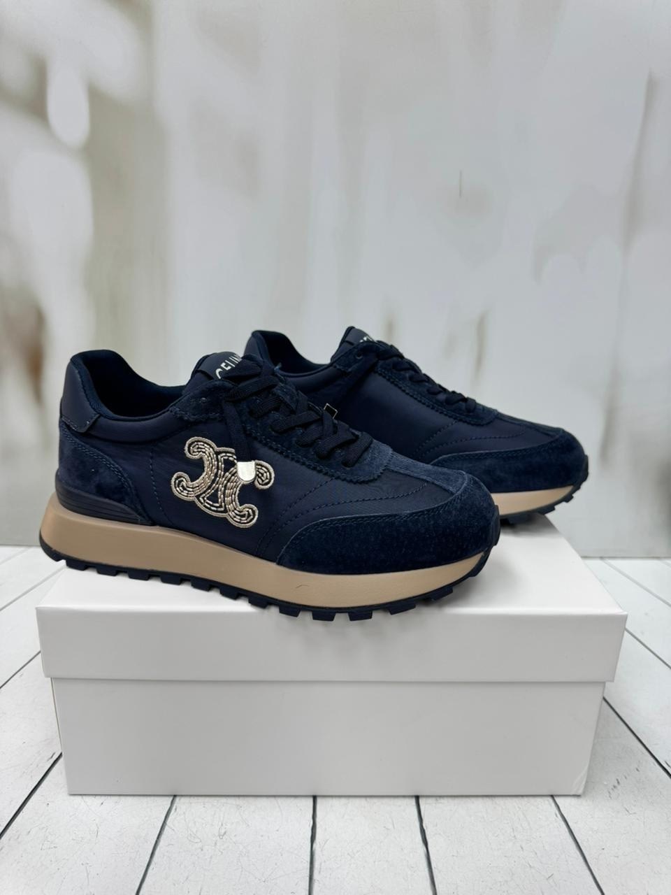 кроссовки женскиe,,кроссовки для женщин,кроссовки модные,стильные кроссовки