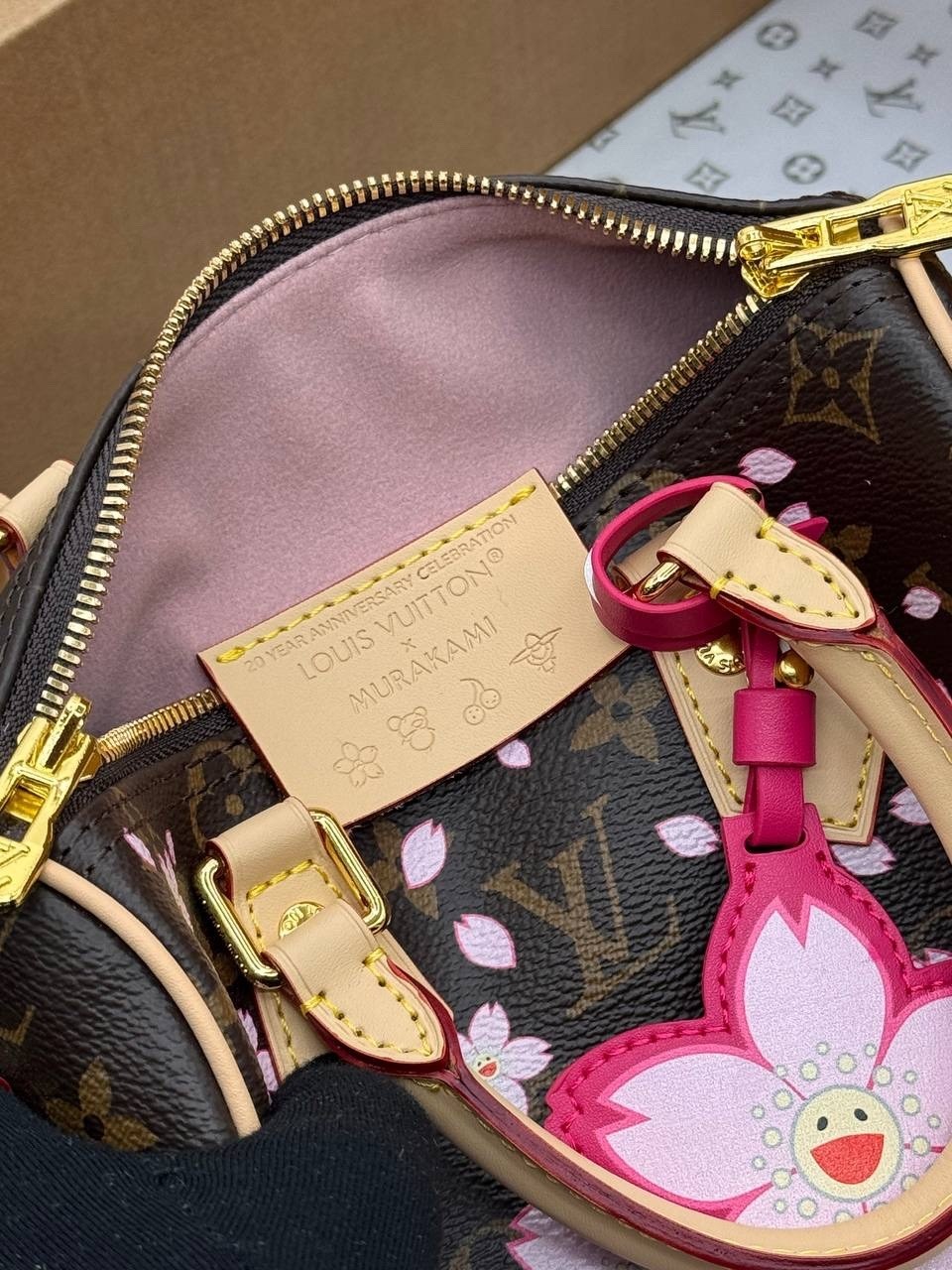 сумка louis vuitton,louis vuitton женская сумка,дорожная сумка louis vuitton,сумка louis vuitton 25-20см реплика,сумка louis vuitton takashi murakami